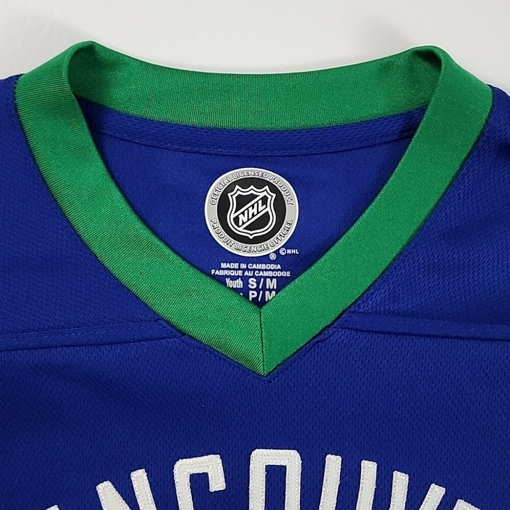 NHL Vancouver Canucks Youth Hockey Jersey Reebok Blue Classic Style Home Sz S/M - Picture 3 of 11